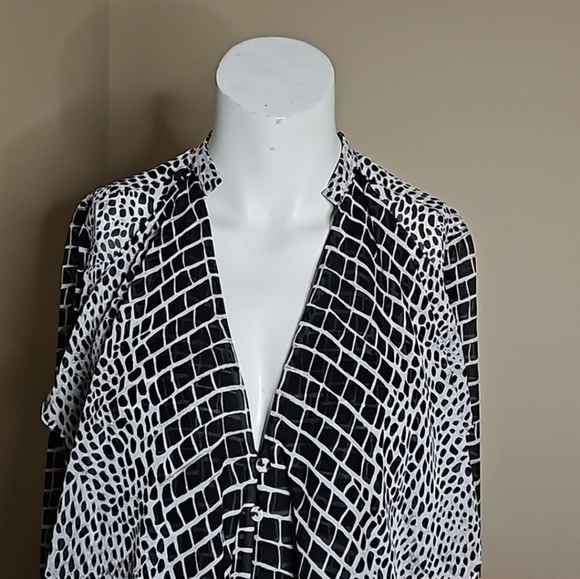 BCBGMAXAZRIA 100% Silk Blouse - Picture 5 of 10
